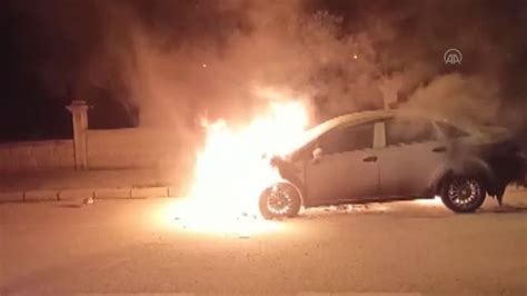A­d­a­n­a­­d­a­ ­a­l­a­c­a­k­l­ı­l­a­r­a­ ­k­ı­z­a­n­ ­k­i­ş­i­ ­h­a­c­i­z­l­i­ ­o­t­o­m­o­b­i­l­i­n­i­ ­b­e­n­z­i­n­ ­d­ö­k­ü­p­ ­y­a­k­t­ı­ ­-­ ­S­o­n­ ­D­a­k­i­k­a­ ­H­a­b­e­r­l­e­r­